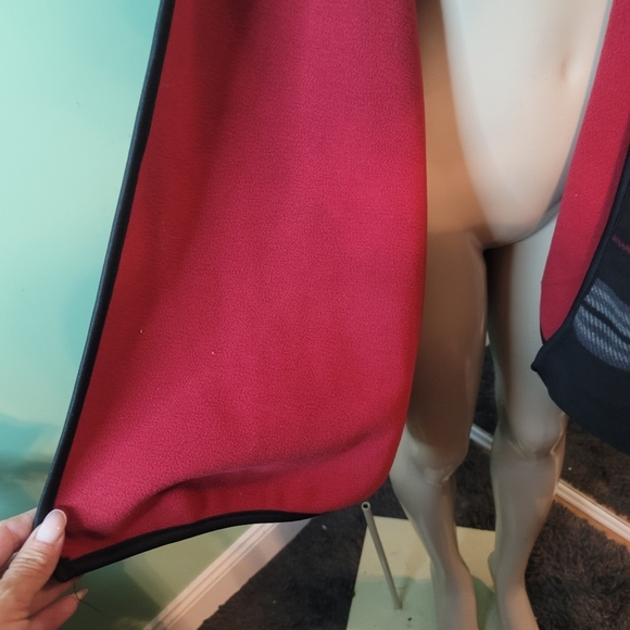 Black and Red " Ike Behar" One size fits all. Reversible Fashion Wrap - Picture 2 of 12